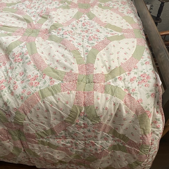 Vintage Floral Pink and Green Wedding Ring Quilt Blanket Grandma Cottagecore - Picture 3 of 8
